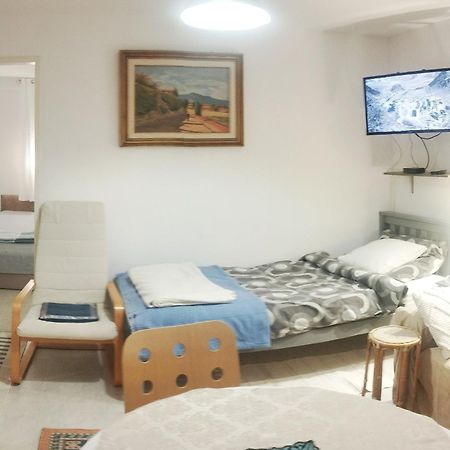 B&B Family Basement Apartment, Breakfast, Free Parking, 5Km From Tulln Chorherrn Dış mekan fotoğraf